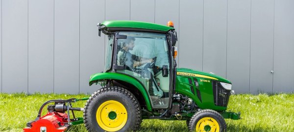 Nové kompaktní traktory značky John Deere